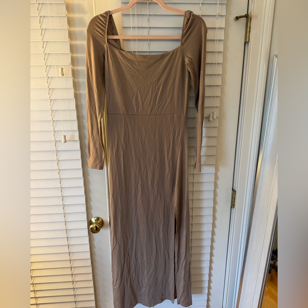 NWT tan long sleeve aritizia wilfred dress